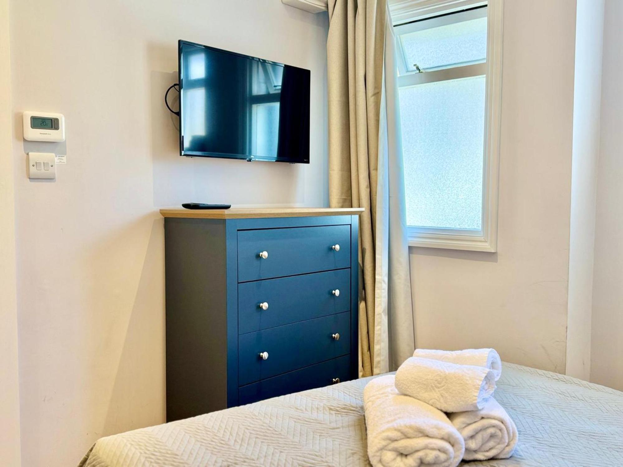 Ensuite Stylish - 3 Min To Trains - Pass The Keys Apartment London