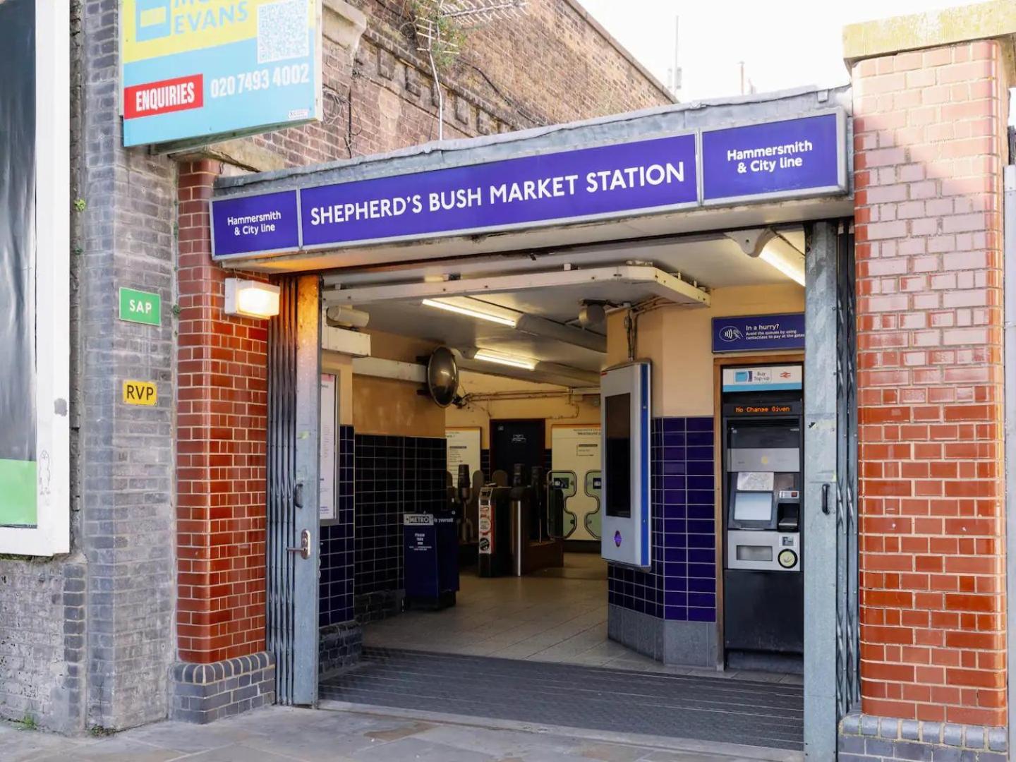 Ensuite Stylish - 3 Min To Trains - Pass The Keys Londen